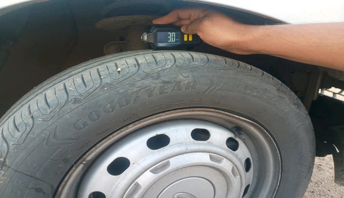 2017 Mahindra Kuv100 K2 D 6 STR, Diesel, Manual, 49,440 km, tyre