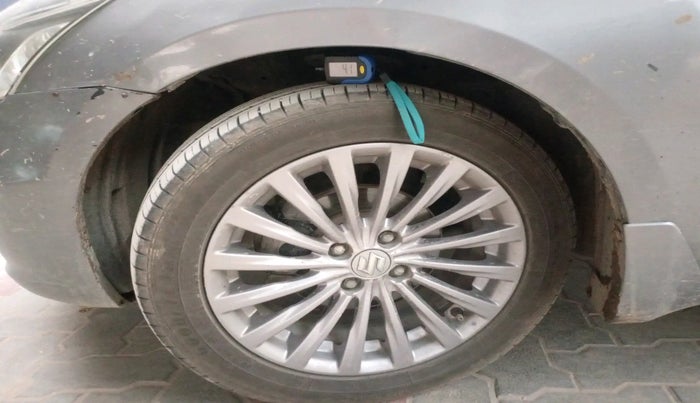 2017 Maruti Ciaz ALPHA  AT 1.4  PETROL, Petrol, Automatic, 1,30,584 km, tyre