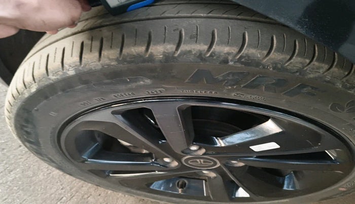 2023 Tata ALTROZ  XZA Plus Sunroof Dark Edition, Petrol, Automatic, 17,987 km, tyre