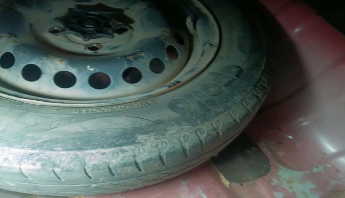 2014 Hyundai Xcent S 1.2, Petrol, Manual, 1,37,978 km, tyre