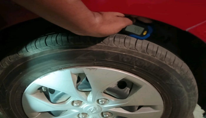 2014 Hyundai Xcent S 1.2, Petrol, Manual, 1,37,978 km, tyre