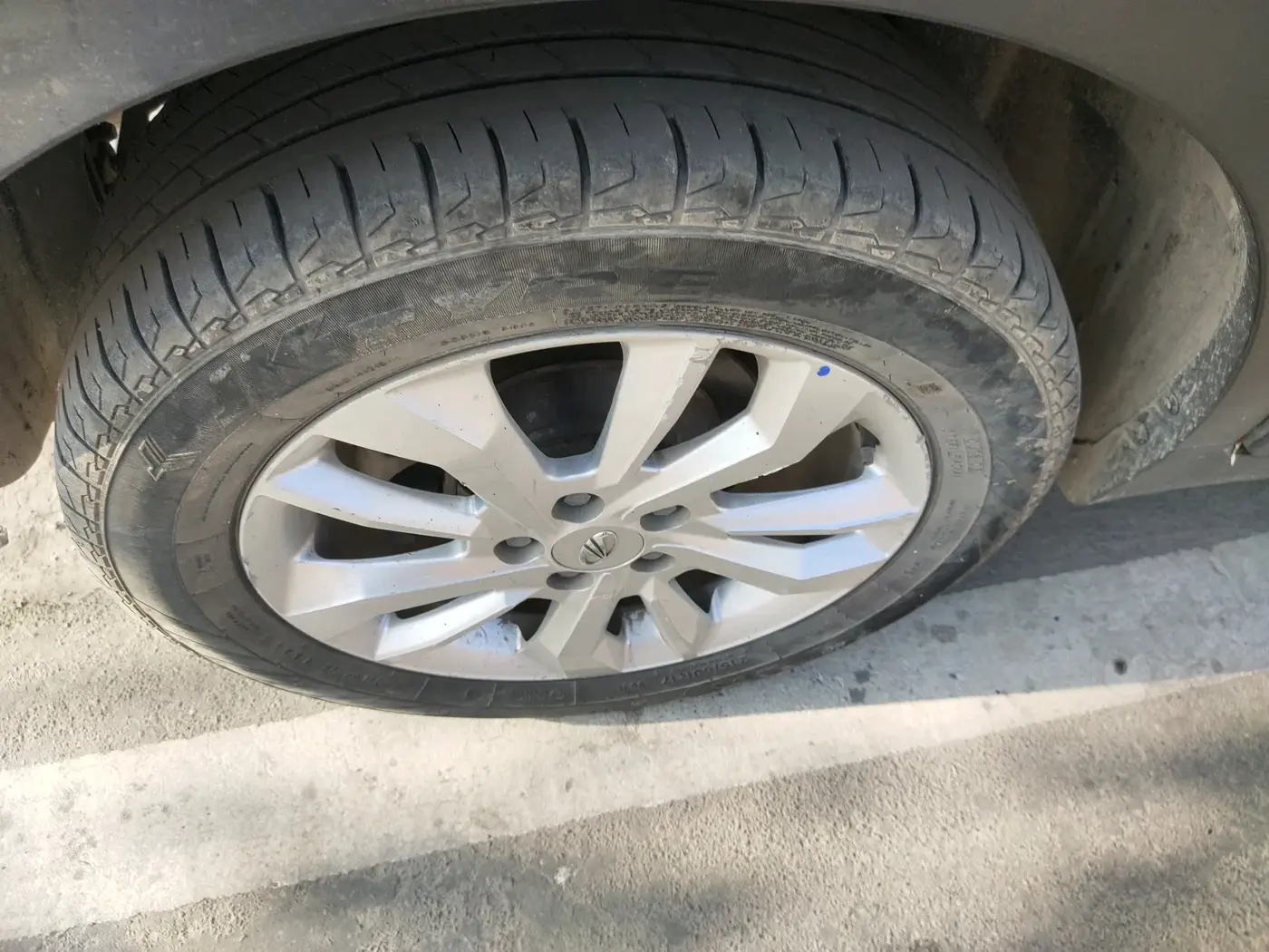 2019 Mahindra XUV300 W8 1.5 DIESEL, Diesel, Manual, 97,000 km, tyre
