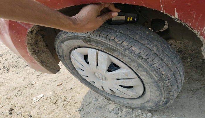 2017 Maruti Alto 800 VXI, Petrol, Manual, 80,699 km, tyre