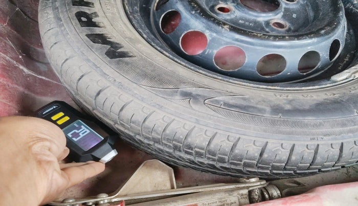 2017 Maruti Alto 800 VXI, Petrol, Manual, 80,699 km, tyre