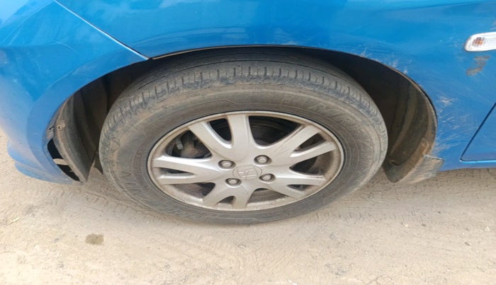 2011 Honda Brio V MT, Petrol, Manual, 67,543 km, tyre