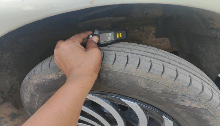 2012 Maruti Swift Dzire VXI, Petrol, Manual, 1,46,998 km, tyre