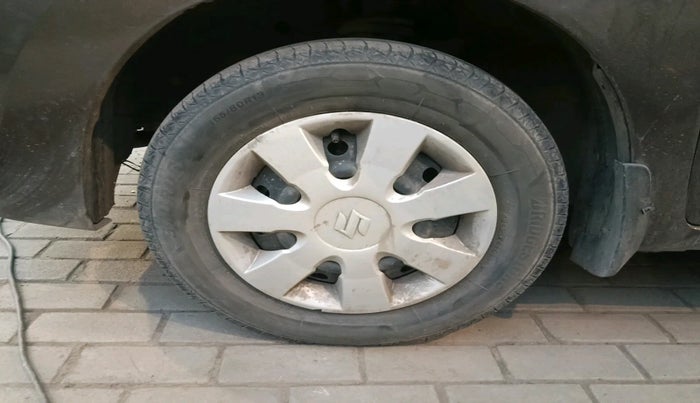 2014 Maruti Wagon R 1.0 LXI CNG, Petrol, Manual, 1,66,304 km, tyre