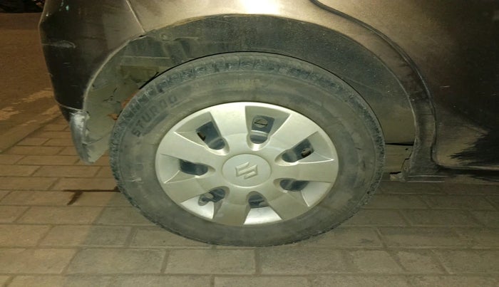 2014 Maruti Wagon R 1.0 LXI CNG, Petrol, Manual, 1,66,304 km, tyre