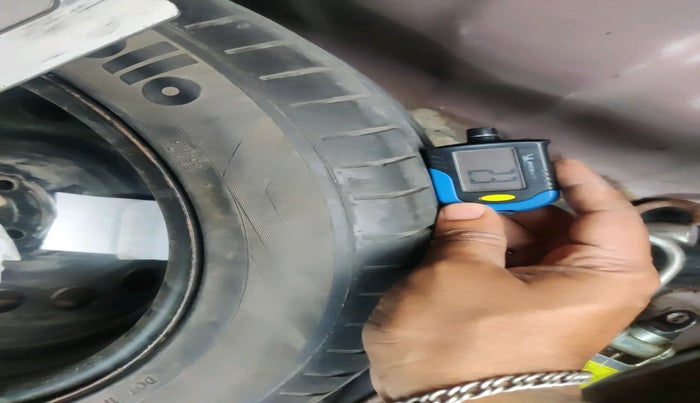 2014 Hyundai Verna FLUIDIC 1.6 CRDI SX, Diesel, Manual, 1,05,389 km, tyre