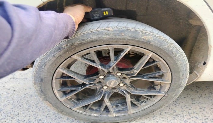 2018 Maruti Swift ZXI AMT, Petrol, Automatic, 89,637 km, tyre