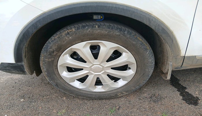 2024 MG ASTOR Sprint 1.5 MT (Ivory), Petrol, Manual, 28,969 km, tyre