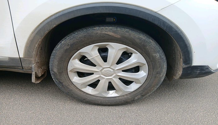 2024 MG ASTOR Sprint 1.5 MT (Ivory), Petrol, Manual, 28,969 km, tyre