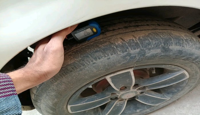 2015 Maruti Wagon R 1.0 LXI CNG, Petrol, Manual, 80,905 km, tyre