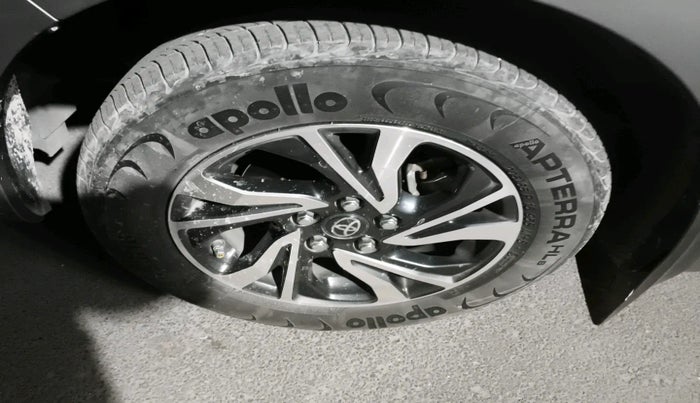 2022 Toyota Innova Crysta 2.7 GX AT 7 STR, Petrol, Automatic, 43,653 km, tyre