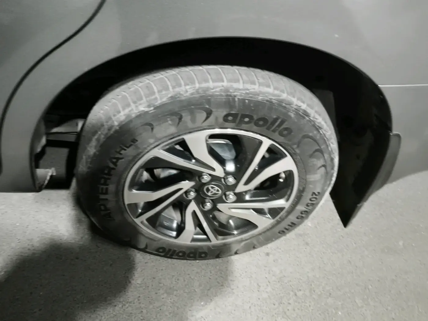 2022 Toyota Innova Crysta 2.7 GX AT 7 STR, Petrol, Automatic, 43,653 km, tyre