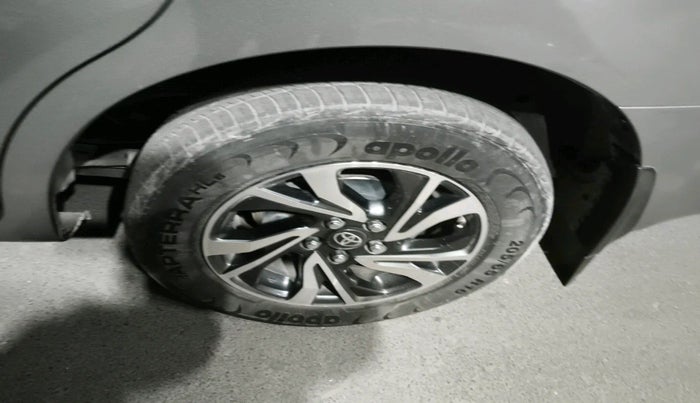 2022 Toyota Innova Crysta 2.7 GX AT 7 STR, Petrol, Automatic, 43,653 km, tyre