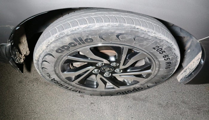 2022 Toyota Innova Crysta 2.7 GX AT 7 STR, Petrol, Automatic, 43,653 km, tyre