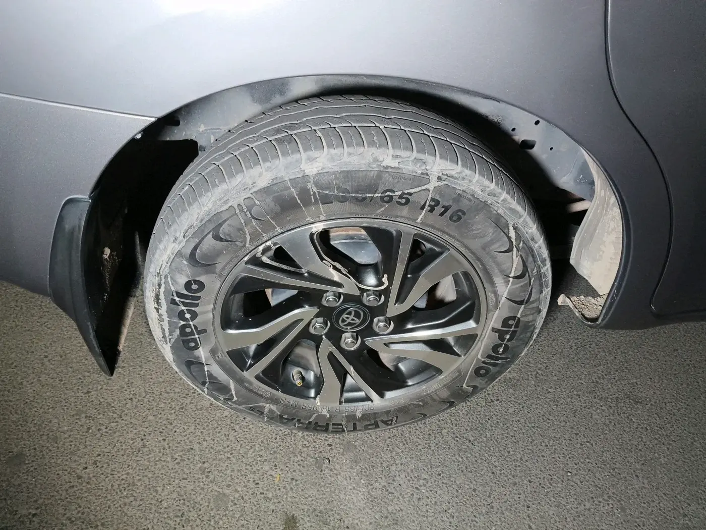 2022 Toyota Innova Crysta 2.7 GX AT 7 STR, Petrol, Automatic, 43,653 km, tyre