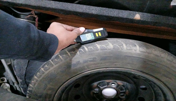 2013 Maruti Wagon R 1.0 LXI CNG, Petrol, Manual, 1,86,426 km, tyre