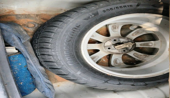 2012 Hyundai Verna FLUIDIC 1.6 CRDI SX AT, Diesel, Automatic, 1,21,104 km, tyre