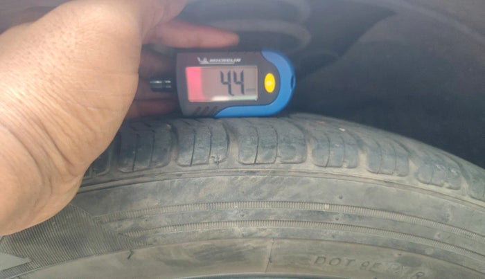 2015 Ford Figo TITANIUM 1.4 DIESEL, Diesel, Manual, 1,44,728 km, tyre