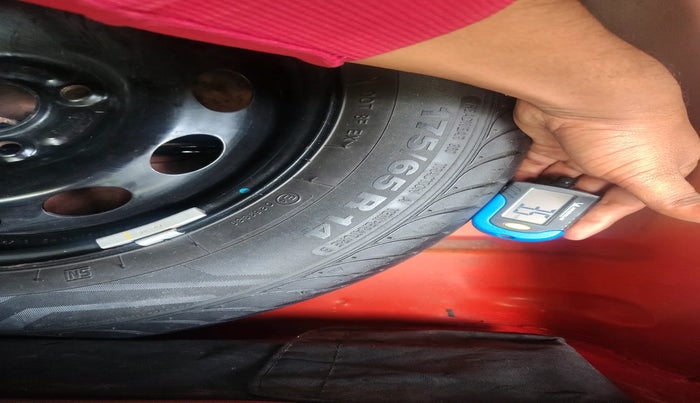 2015 Ford Figo TITANIUM 1.4 DIESEL, Diesel, Manual, 1,44,728 km, tyre