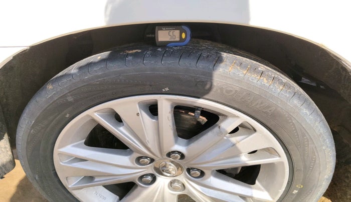 2015 Toyota Innova 2.5 GX 7 STR, Diesel, Manual, 91,883 km, tyre