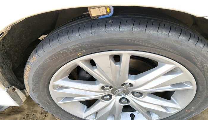 2015 Toyota Innova 2.5 GX 7 STR, Diesel, Manual, 91,883 km, tyre