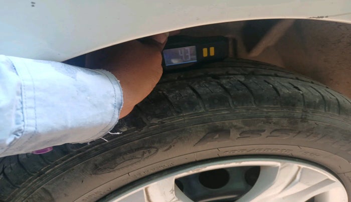 2016 Ford Ecosport AMBIENTE 1.5L DIESEL, Diesel, Manual, 1,50,470 km, tyre