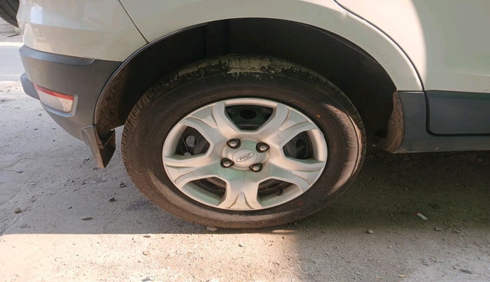 2016 Ford Ecosport AMBIENTE 1.5L DIESEL, Diesel, Manual, 1,50,470 km, tyre