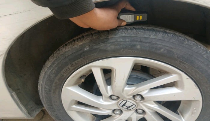 2015 Honda Jazz 1.2L I-VTEC V, Petrol, Manual, 1,04,506 km, tyre