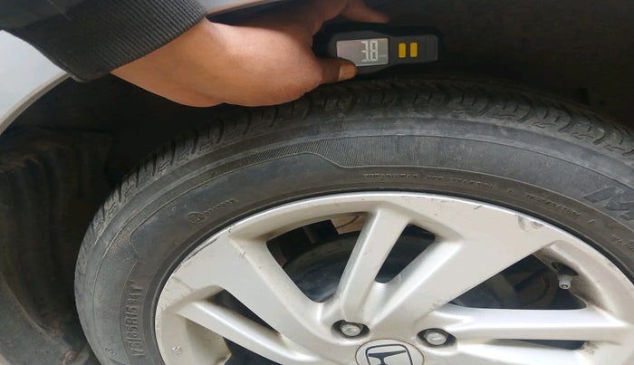 2015 Honda Jazz 1.2L I-VTEC V, Petrol, Manual, 1,04,506 km, tyre