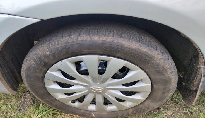 2014 Toyota Etios Liva G, Petrol, Manual, 1,41,634 km, tyre