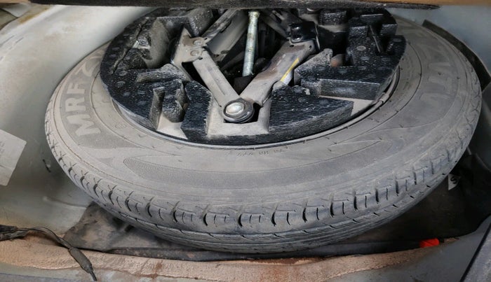 2019 Volkswagen Ameo TRENDLINE 1.0L, Petrol, Manual, 73,093 km, tyre