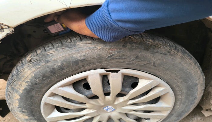 2015 Maruti Swift Dzire VDI, Diesel, Manual, 2,28,288 km, tyre