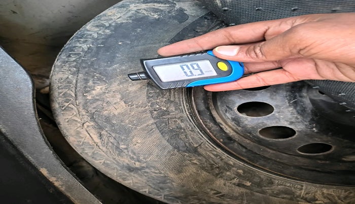 2015 Maruti Swift Dzire VDI, Diesel, Manual, 2,28,288 km, tyre