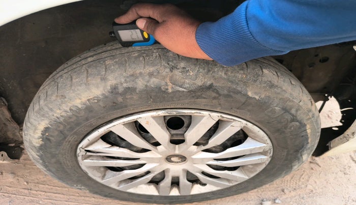 2015 Maruti Swift Dzire VDI, Diesel, Manual, 2,28,288 km, tyre