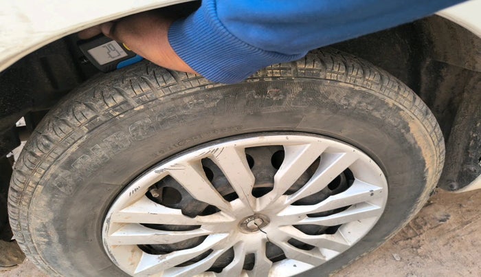 2015 Maruti Swift Dzire VDI, Diesel, Manual, 2,28,288 km, tyre