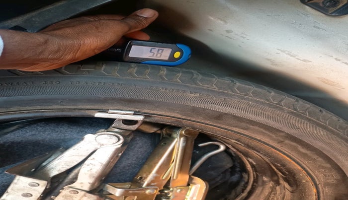 2016 Hyundai Elite i20 ASTA 1.4 CRDI, Diesel, Manual, 1,80,395 km, tyre