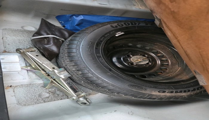 2016 Honda City 1.5L I-VTEC V MT, Petrol, Manual, 88,199 km, tyre