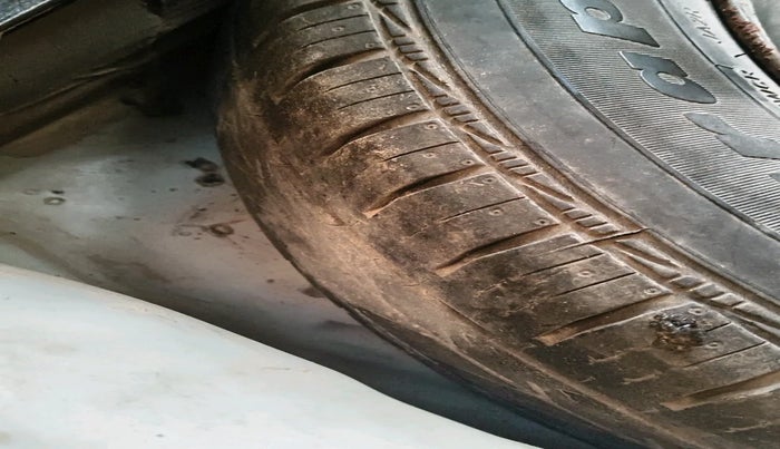 2015 Maruti Swift Dzire VDI, Diesel, Manual, 1,13,305 km, tyre