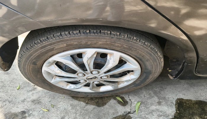 2013 Honda Brio S MT, Petrol, Manual, 1,00,000 km, tyre