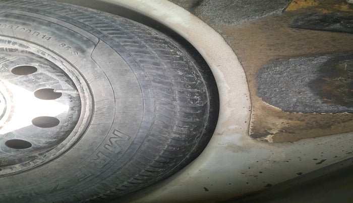 2011 Maruti Swift VXI, Petrol, Manual, 1,02,392 km, tyre