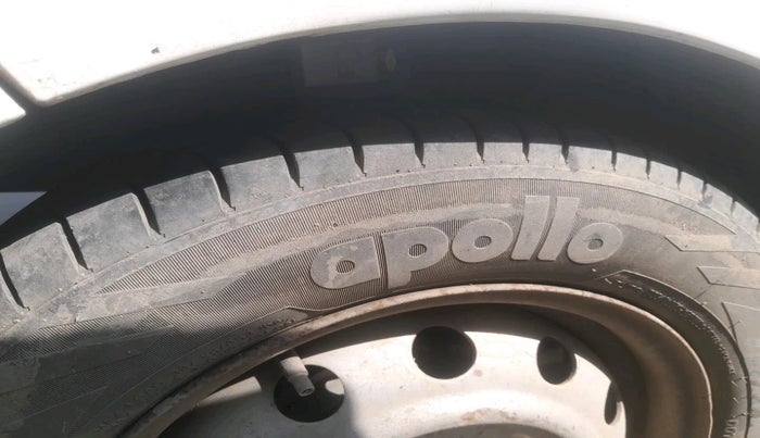 2012 Hyundai Eon ERA +, Petrol, Manual, 1,09,819 km, tyre