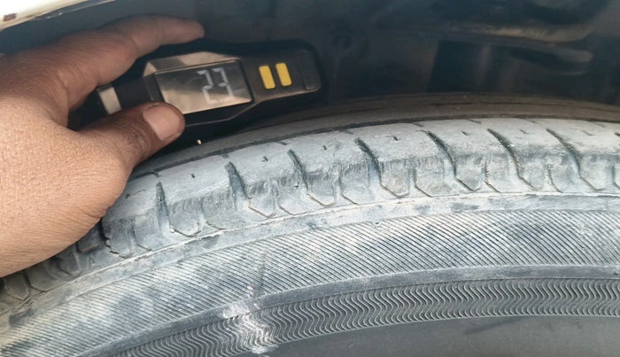 2013 Toyota Etios GD, Diesel, Manual, 2,05,465 km, tyre