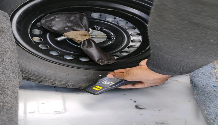 2015 Honda Brio S MT, Petrol, Manual, 64,369 km, tyre