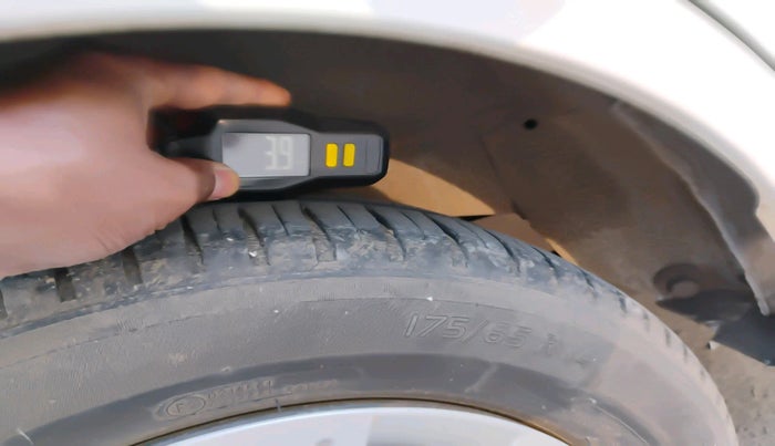 2015 Honda Brio S MT, Petrol, Manual, 64,369 km, tyre