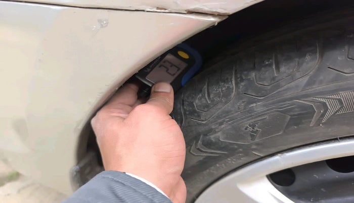 2011 Hyundai Verna FLUIDIC 1.6 VTVT EX, Petrol, Manual, 88,817 km, tyre