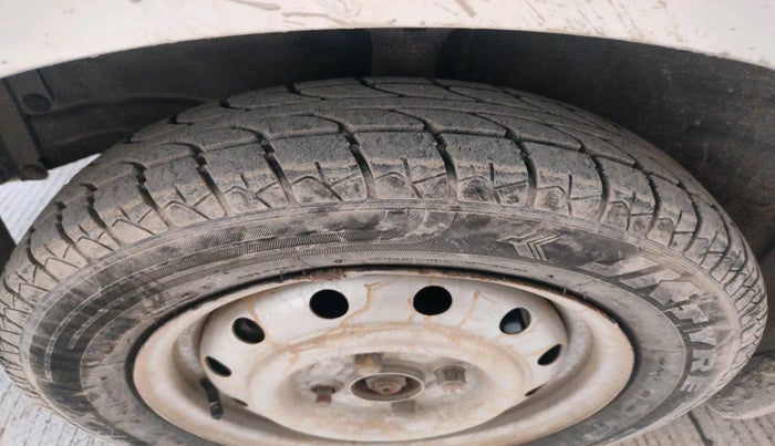 2011 Maruti Wagon R 1.0 LXI, Petrol, Manual, 1,72,726 km, tyre