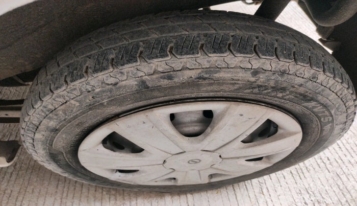 2011 Maruti Wagon R 1.0 LXI, Petrol, Manual, 1,72,726 km, tyre